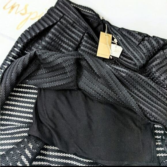 Freeway Apparel Black Mesh Line Zip A-Line Skirt - Picture 6 of 8